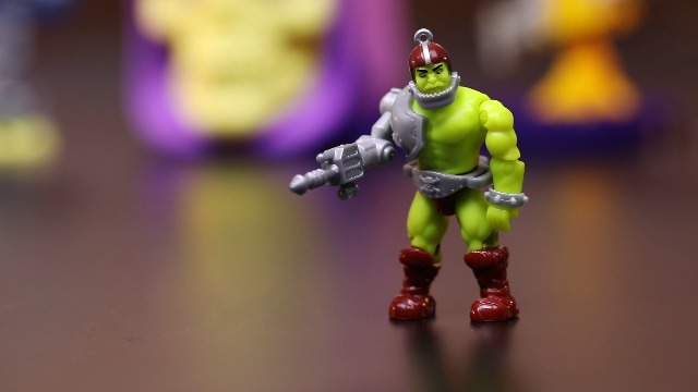 Amazon.com: MEGA Masters of The Universe Trap Jaw Laser Cannon